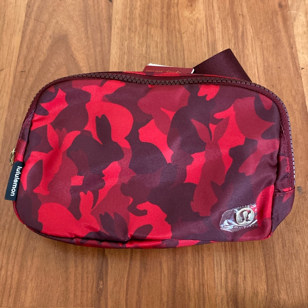 ❤️ Lululemon Lunar New Year Exclusive Everywhere Belt Bag Rabbit Red Gold NWT